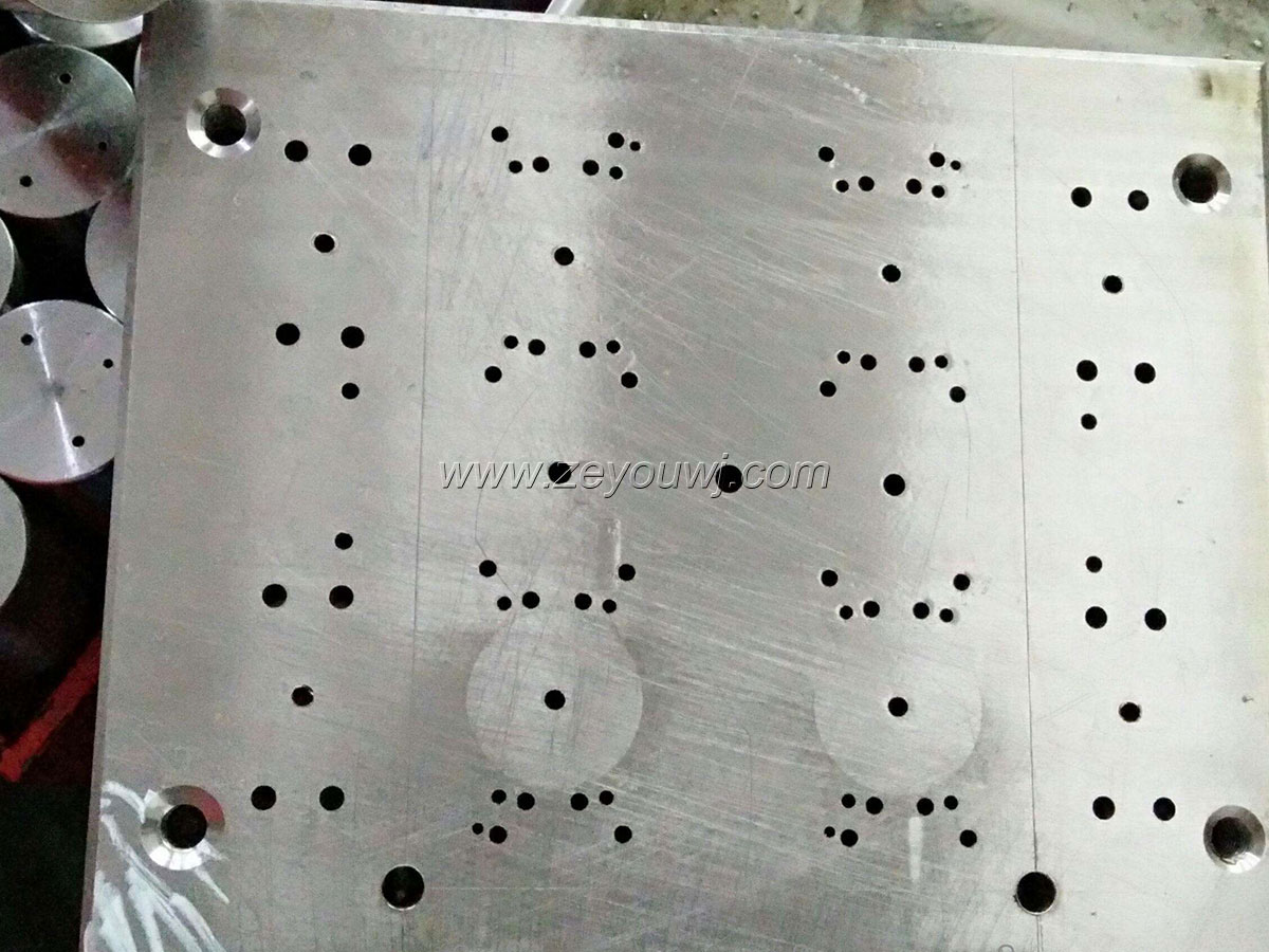 细孔加工模具